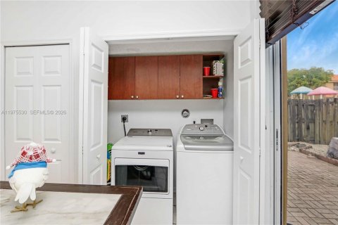 Снять в аренду таунхаус в Майами-Лейкс, Флорида 3 спальни, 125.51м2, № 2038469 - фото 4