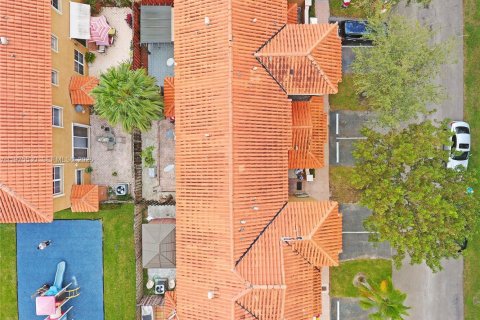 Снять в аренду таунхаус в Майами-Лейкс, Флорида 3 спальни, 125.51м2, № 2038469 - фото 23