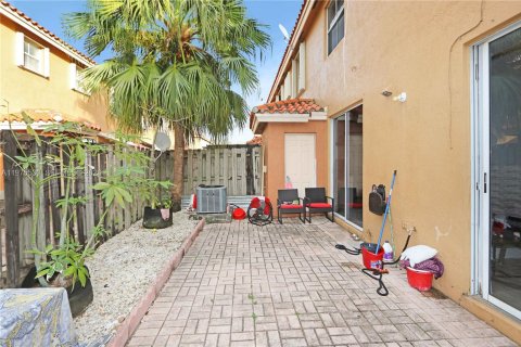 Снять в аренду таунхаус в Майами-Лейкс, Флорида 3 спальни, 125.51м2, № 2038469 - фото 12