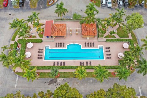 Снять в аренду таунхаус в Майами-Лейкс, Флорида 3 спальни, 125.51м2, № 2038469 - фото 16