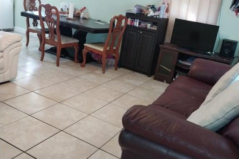 Casa en venta en Kissimmee, Florida, 2 dormitorios, 71.35 m2 № 863942 - foto 15