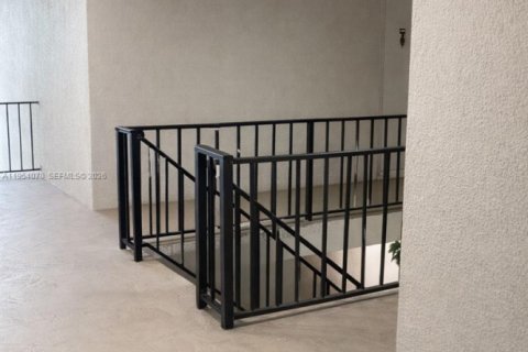 Купить кондоминиум в Майами, Флорида 2 спальни, 84.54м2, № 2009082 - фото 3