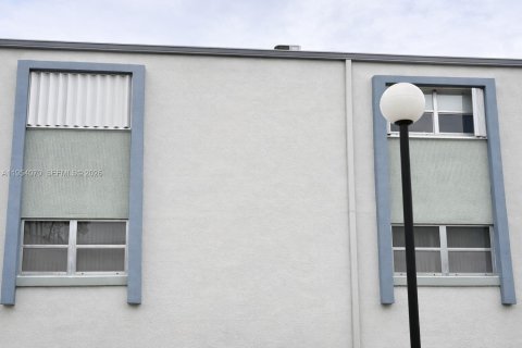 Купить кондоминиум в Майами, Флорида 2 спальни, 84.54м2, № 2009082 - фото 2