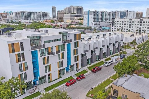 Condominio en alquiler en Sarasota, Florida, 2 dormitorios, 95.04 m2 № 1681102 - foto 1