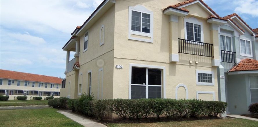 Adosado en Kissimmee, Florida 4 dormitorios, 152.55 m2 № 1675933