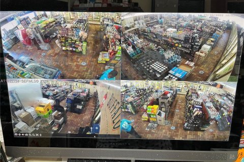 Immobilier commercial à vendre à Oakland Park, Floride № 2027947 - photo 2