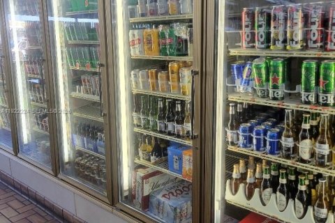 Immobilier commercial à vendre à Oakland Park, Floride № 2027947 - photo 5