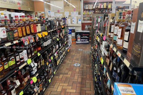 Immobilier commercial à Oakland Park, Floride № 2027947