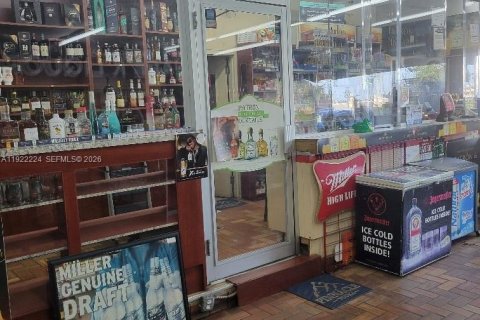 Immobilier commercial à vendre à Oakland Park, Floride № 2027947 - photo 4