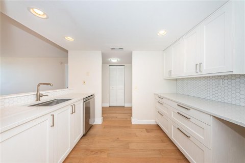 Copropriété à vendre à Saint Petersburg, Floride: 2 chambres, 116.13 m2 № 2329848 - photo 14