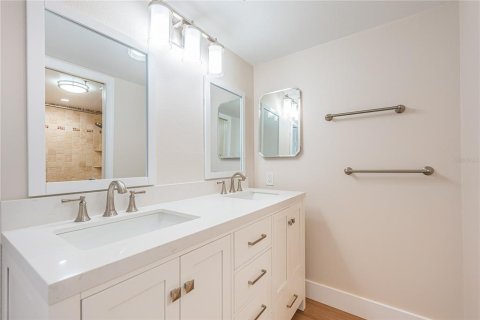 Copropriété à vendre à Saint Petersburg, Floride: 2 chambres, 116.13 m2 № 2329848 - photo 3
