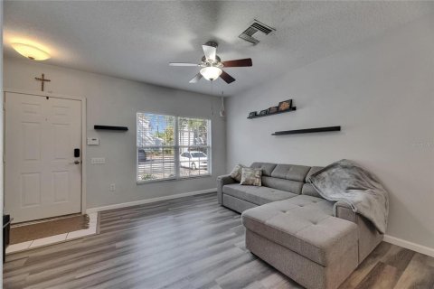 Townhouse in Brandon, Florida 2 bedrooms, 103.12 sq.m. № 1901482 - photo 5
