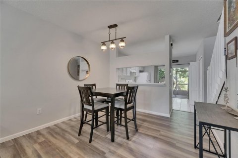 Townhouse in Brandon, Florida 2 bedrooms, 103.12 sq.m. № 1901482 - photo 6