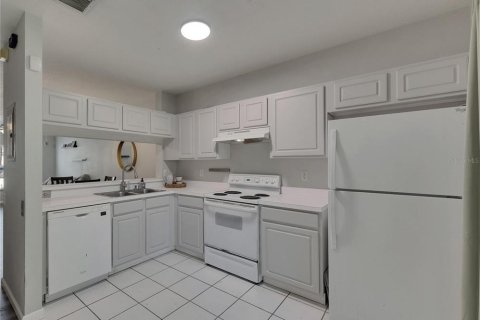 Townhouse in Brandon, Florida 2 bedrooms, 103.12 sq.m. № 1901482 - photo 8