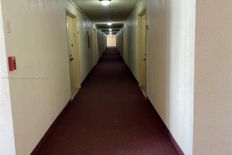 Appartement à louer à North Miami Beach, Floride: 1 chambre, 67.08 m2 № 1866982 - photo 4