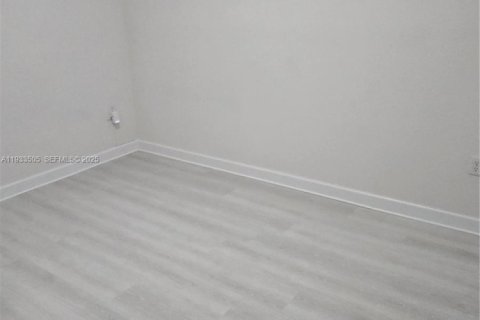 Купить виллу или дом в Хомстед, Флорида 4 спальни, 258.27м2, № 1991306 - фото 18