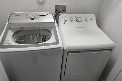 Купить виллу или дом в Хомстед, Флорида 4 спальни, 258.27м2, № 1991306 - фото 27