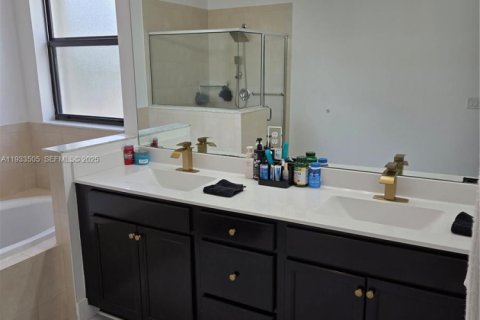 Купить виллу или дом в Хомстед, Флорида 4 спальни, 258.27м2, № 1991306 - фото 24