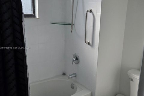 Купить виллу или дом в Хомстед, Флорида 4 спальни, 258.27м2, № 1991306 - фото 15