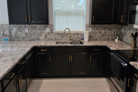 Купить виллу или дом в Хомстед, Флорида 4 спальни, 258.27м2, № 1991306 - фото 6