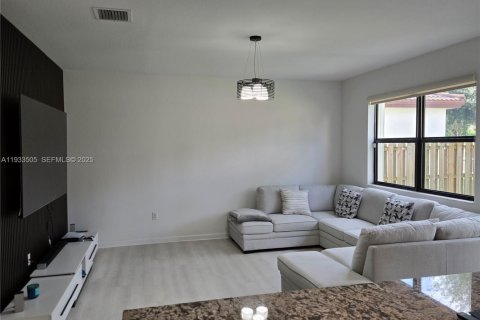 Купить виллу или дом в Хомстед, Флорида 4 спальни, 258.27м2, № 1991306 - фото 8