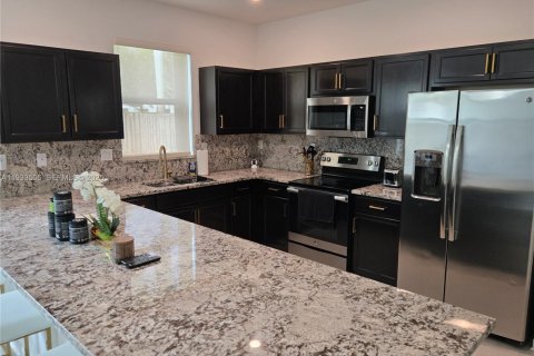 Купить виллу или дом в Хомстед, Флорида 4 спальни, 258.27м2, № 1991306 - фото 5