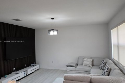 Купить виллу или дом в Хомстед, Флорида 4 спальни, 258.27м2, № 1991306 - фото 9