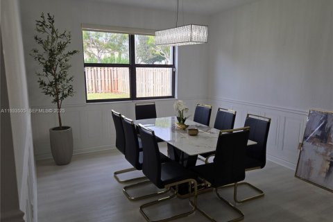 Купить виллу или дом в Хомстед, Флорида 4 спальни, 258.27м2, № 1991306 - фото 12