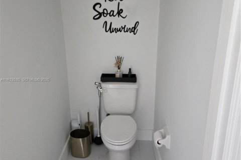 Купить виллу или дом в Хомстед, Флорида 4 спальни, 258.27м2, № 1991306 - фото 26