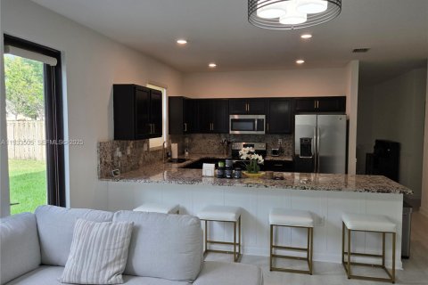 Купить виллу или дом в Хомстед, Флорида 4 спальни, 258.27м2, № 1991306 - фото 7