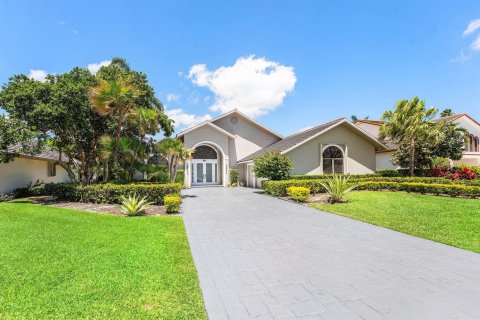 House in Palm Beach Gardens, Florida 4 bedrooms, 293.48 sq.m. № 2190222 - photo 2