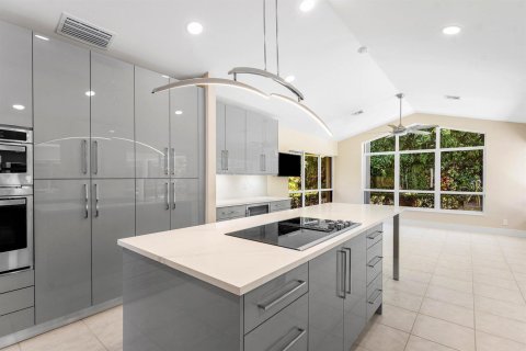 House in Palm Beach Gardens, Florida 4 bedrooms, 293.48 sq.m. № 2190222 - photo 13