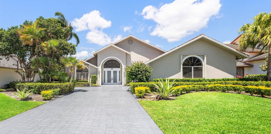 House in Palm Beach Gardens, Florida 4 bedrooms, 293.48 sq.m. № 2190222