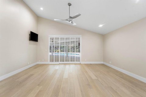 House in Palm Beach Gardens, Florida 4 bedrooms, 293.48 sq.m. № 2190222 - photo 21