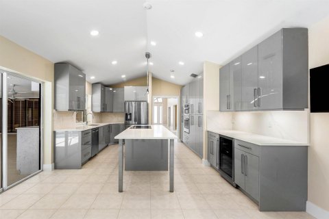 House in Palm Beach Gardens, Florida 4 bedrooms, 293.48 sq.m. № 2190222 - photo 14