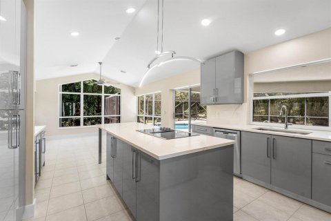 House in Palm Beach Gardens, Florida 4 bedrooms, 293.48 sq.m. № 2190222 - photo 12