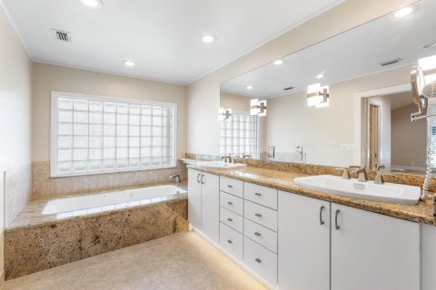 House in Palm Beach Gardens, Florida 4 bedrooms, 293.48 sq.m. № 2190222 - photo 23