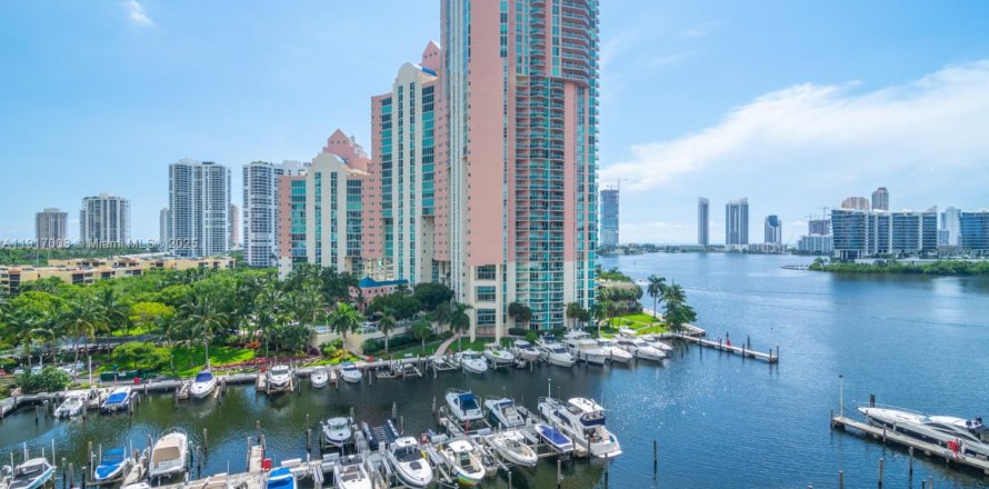 Condominio en Aventura, Florida, 3 dormitorios  № 1973820