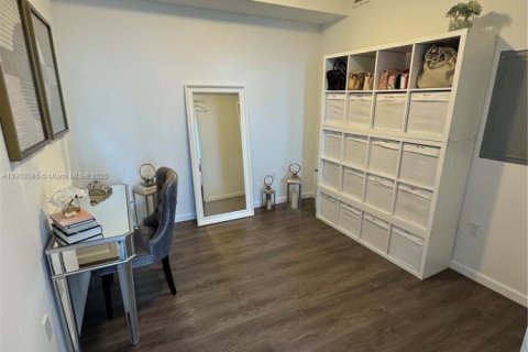 Condo in Miami, Florida, 1 bedroom  № 1956040 - photo 14