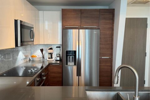 Condo in Miami, Florida, 1 bedroom  № 1956040 - photo 3