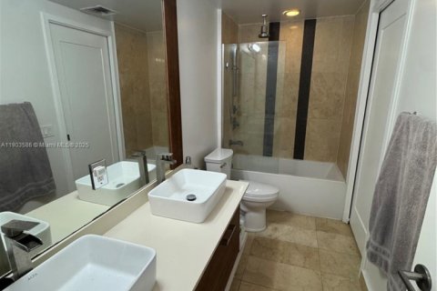 Condo in Miami, Florida, 1 bedroom  № 1956040 - photo 13