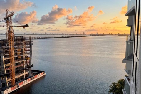 Condo in Miami, Florida, 1 bedroom  № 1956040 - photo 1