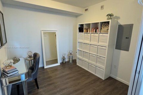 Condo in Miami, Florida, 1 bedroom  № 1956040 - photo 16