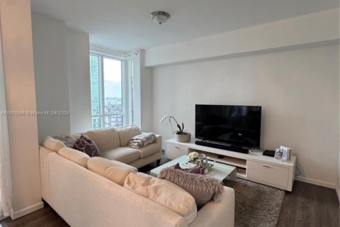 Condo in Miami, Florida, 1 bedroom  № 1956040 - photo 10