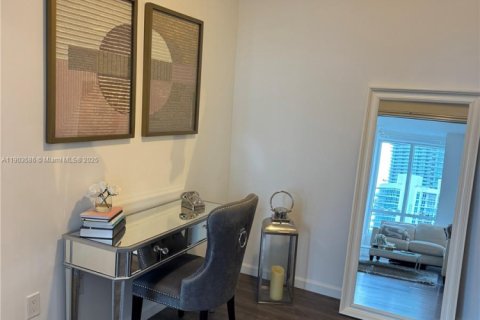 Condo in Miami, Florida, 1 bedroom  № 1956040 - photo 15