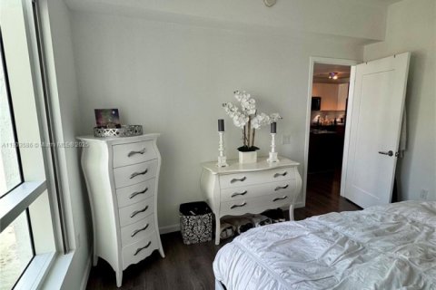 Condo in Miami, Florida, 1 bedroom  № 1956040 - photo 12