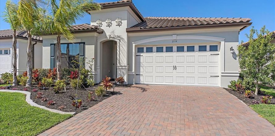 House in Palmetto, Florida 3 bedrooms, 215.44 sq.m. № 1717048