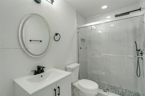 Villa ou maison à vendre à Port Charlotte, Floride: 2 chambres № 1975005 - photo 12