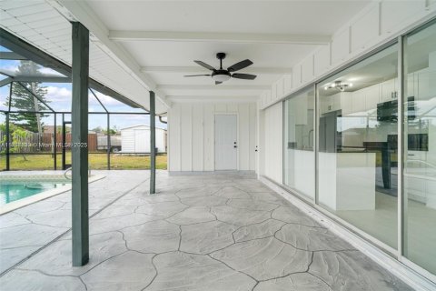 Villa ou maison à vendre à Port Charlotte, Floride: 2 chambres № 1975005 - photo 19