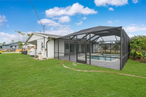 Villa ou maison à vendre à Port Charlotte, Floride: 2 chambres № 1975005 - photo 4